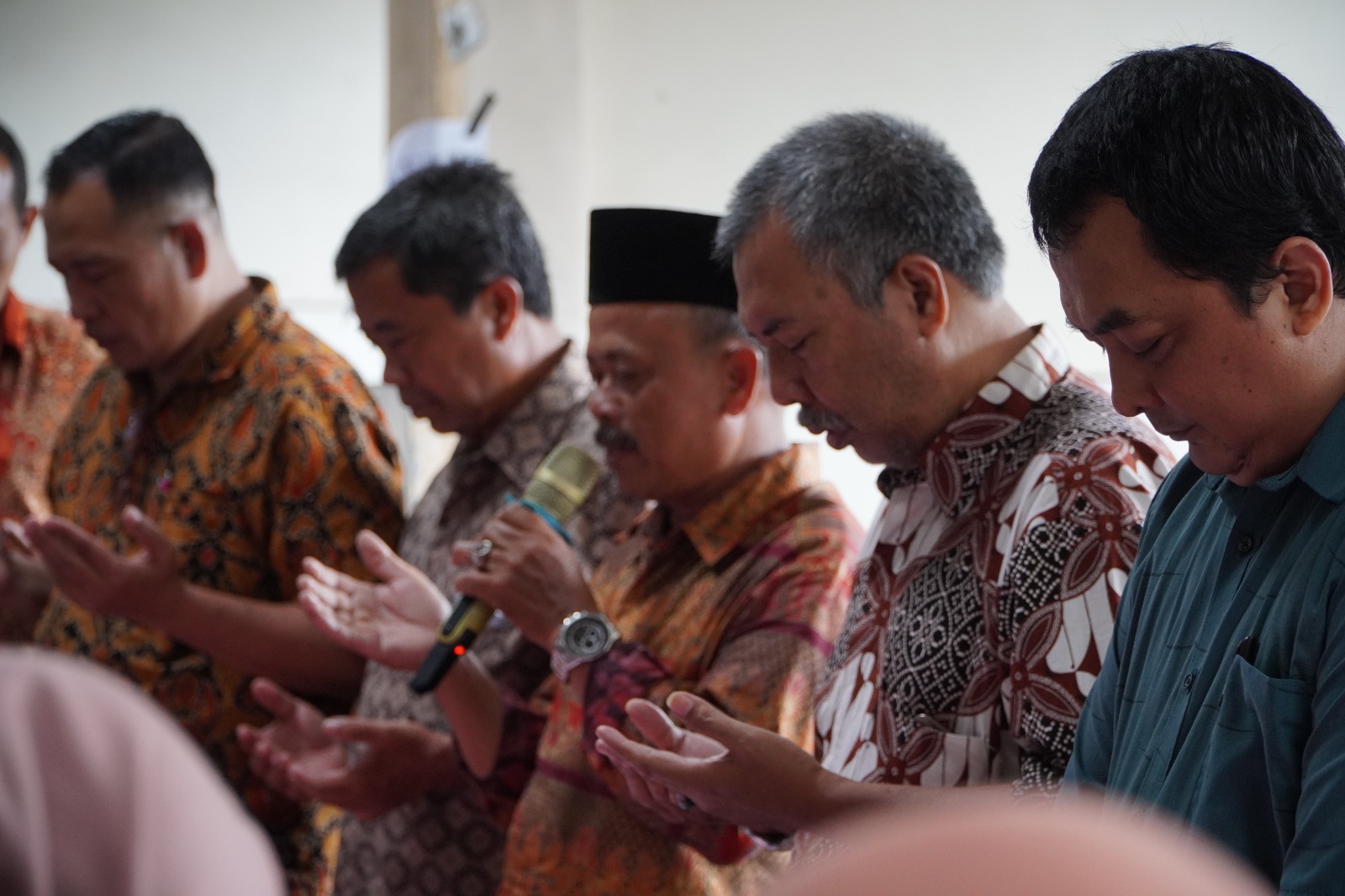 16. Doa Bersama Dipimpin oleh Bapak Diro Prijatmiko untuk Kelancaran Acara